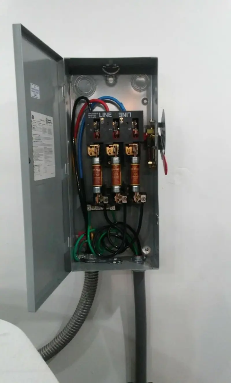 Three-phase disconnect switch installed for Smoke Detector Installation in Niceville